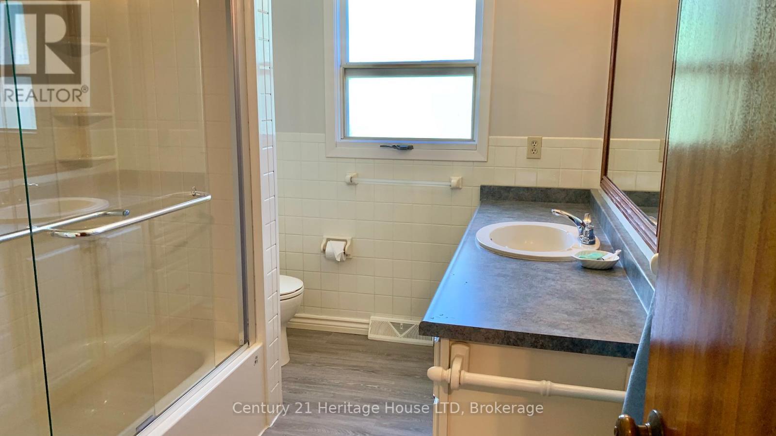 2764 Port Robinson Road, Thorold, Ontario  L3B 5N5 - Photo 21 - X12156232