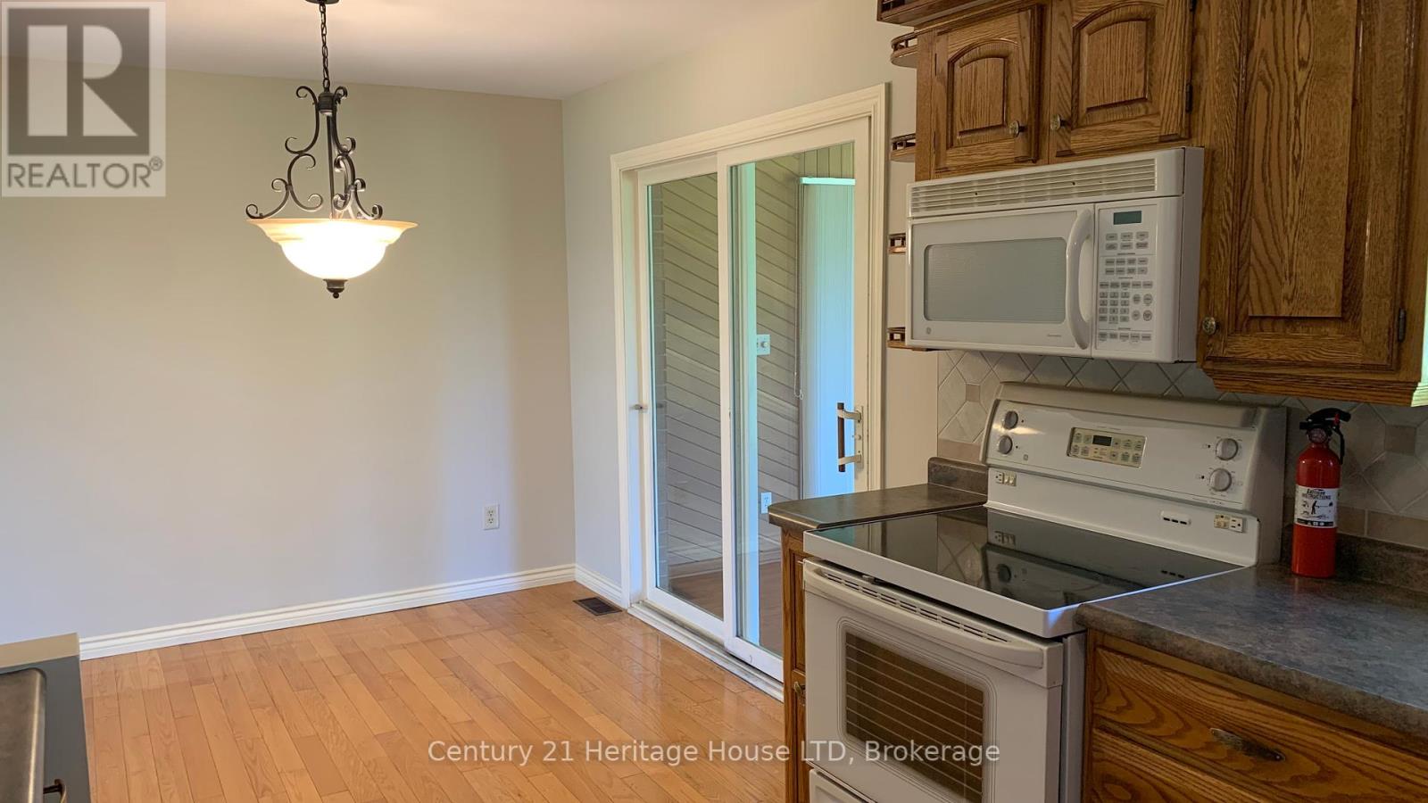 2764 Port Robinson Road, Thorold, Ontario  L3B 5N5 - Photo 15 - X12156232