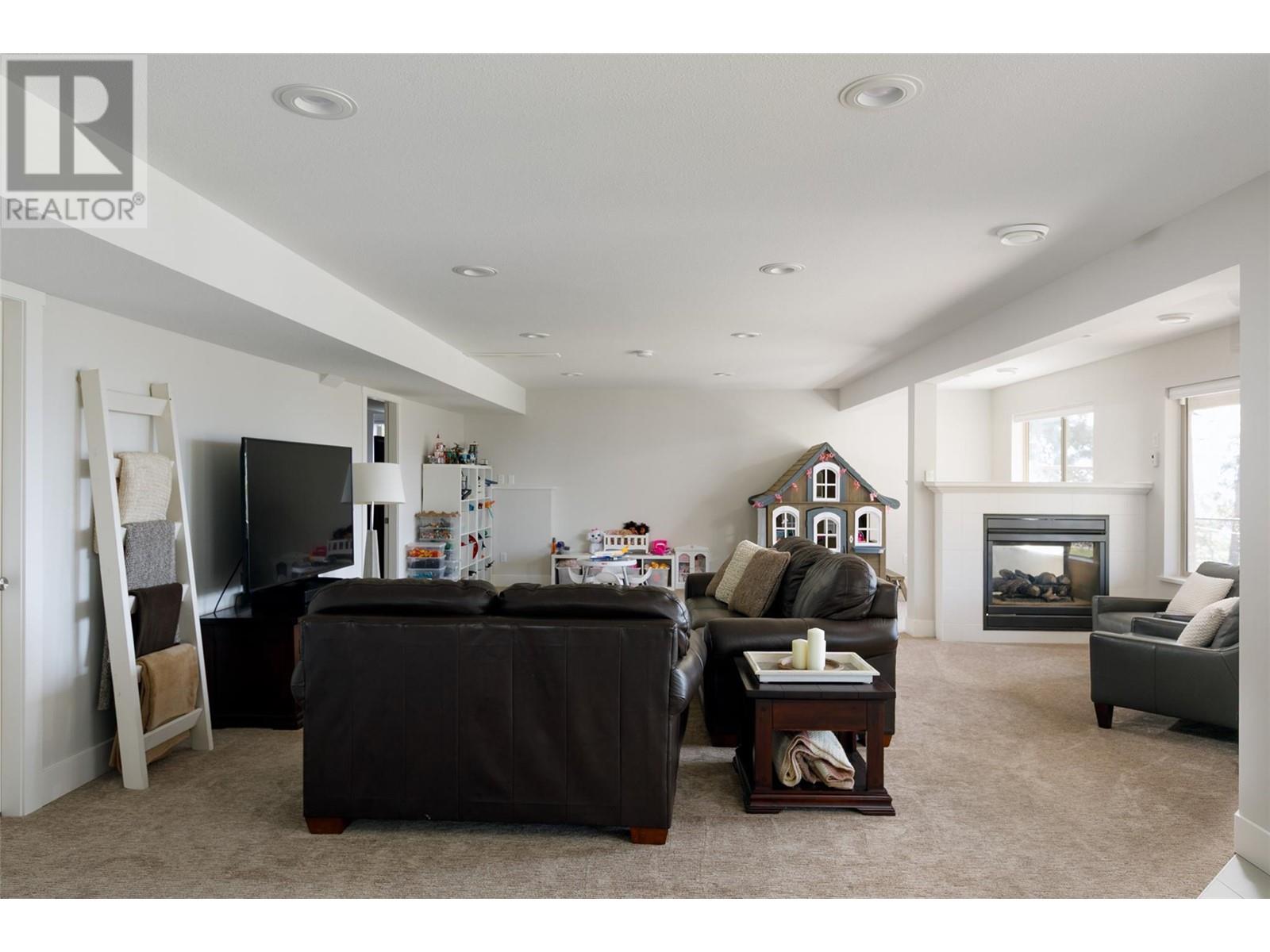 2053 Moonbeam Close, West Kelowna, BC V1Z3X8