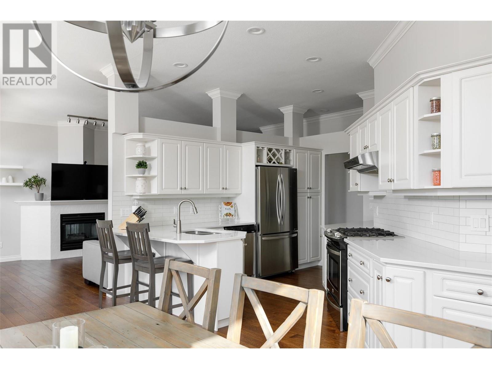 2053 Moonbeam Close, West Kelowna, BC V1Z3X8