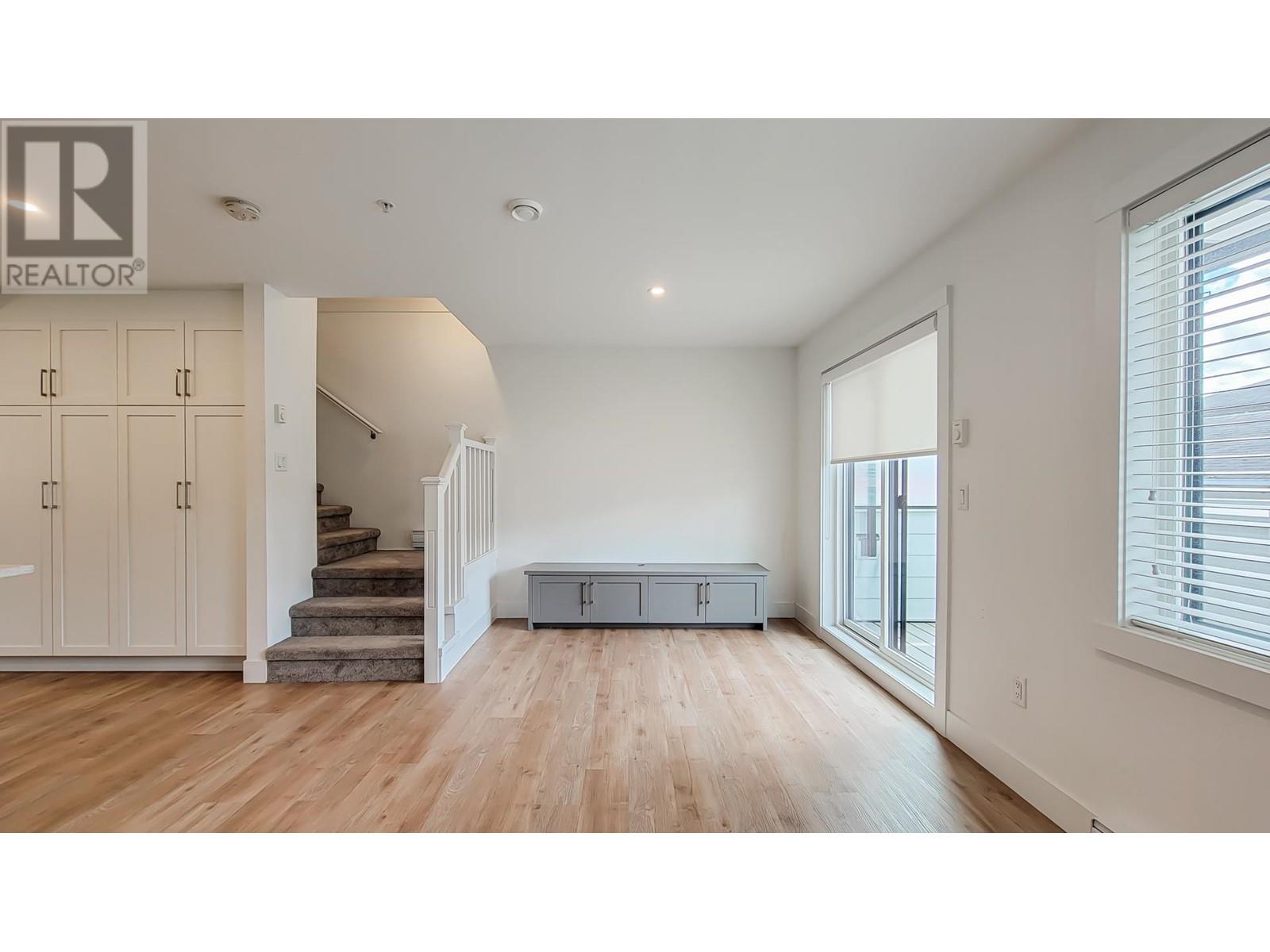 2 2338 Kelly Avenue, Port Coquitlam, British Columbia  V3C 1Y2 - Photo 2 - R3005683