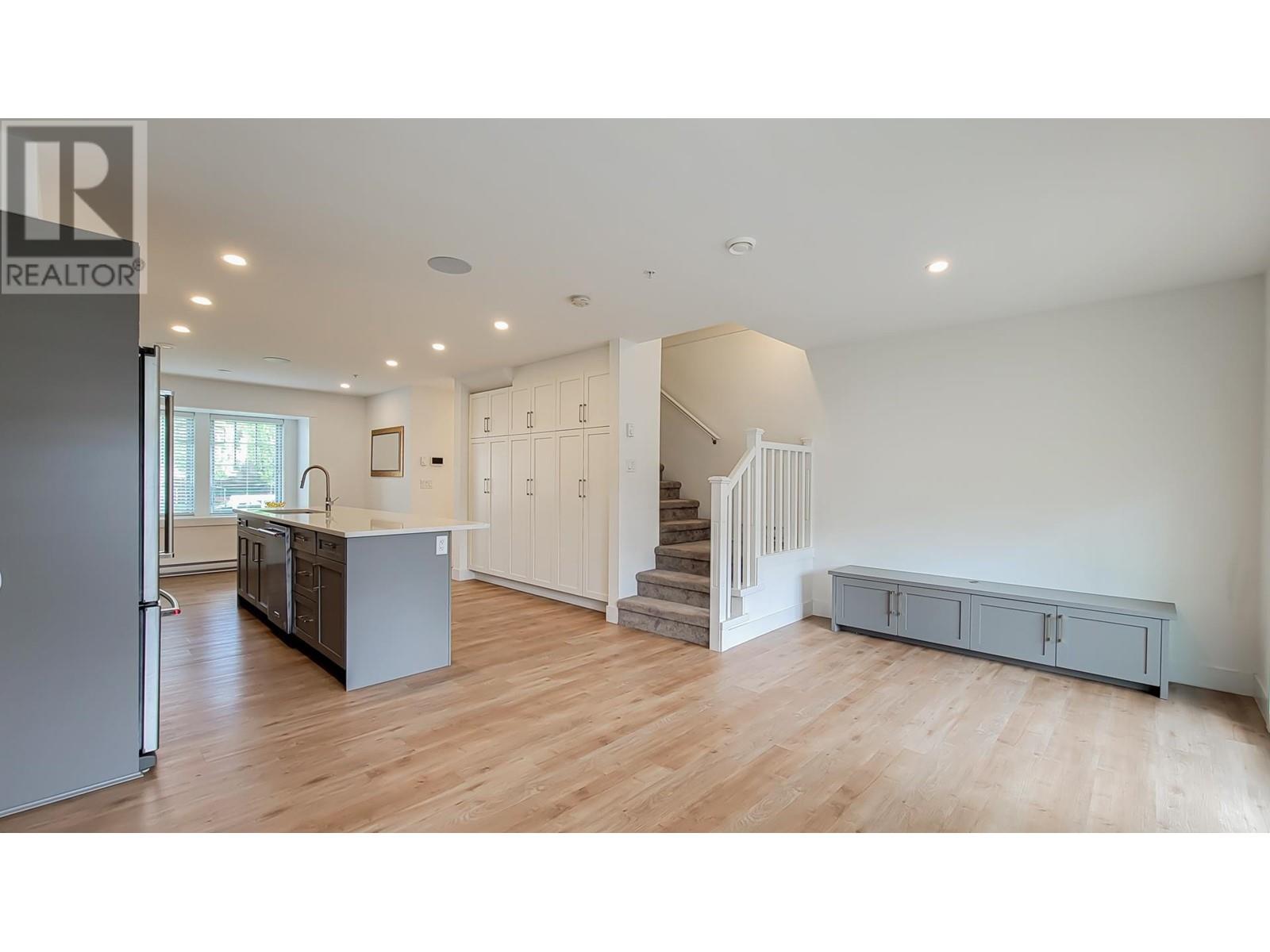 2 2338 Kelly Avenue, Port Coquitlam, British Columbia  V3C 1Y2 - Photo 3 - R3005683