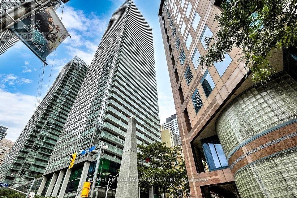 2008 - 38 GRENVILLE STREET, Toronto, Ontario