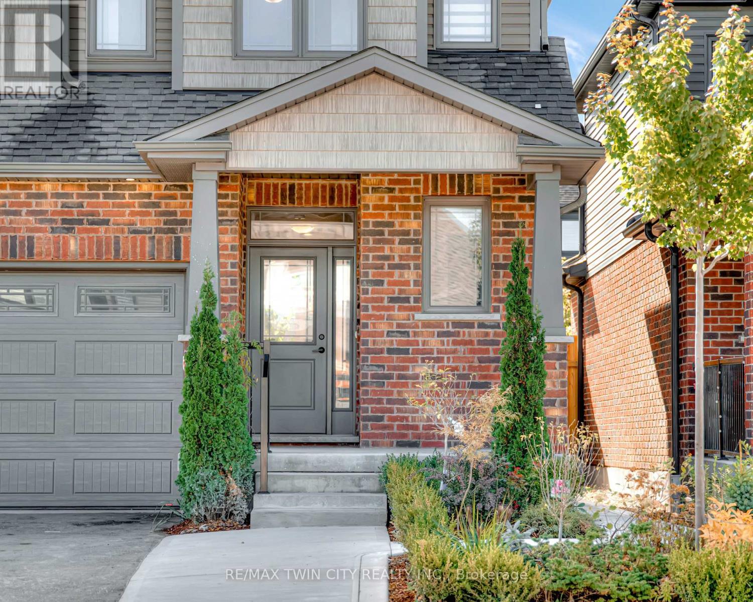 35 Loxleigh Lane, Woolwich, Ontario  N0B 1M0 - Photo 2 - X12164234