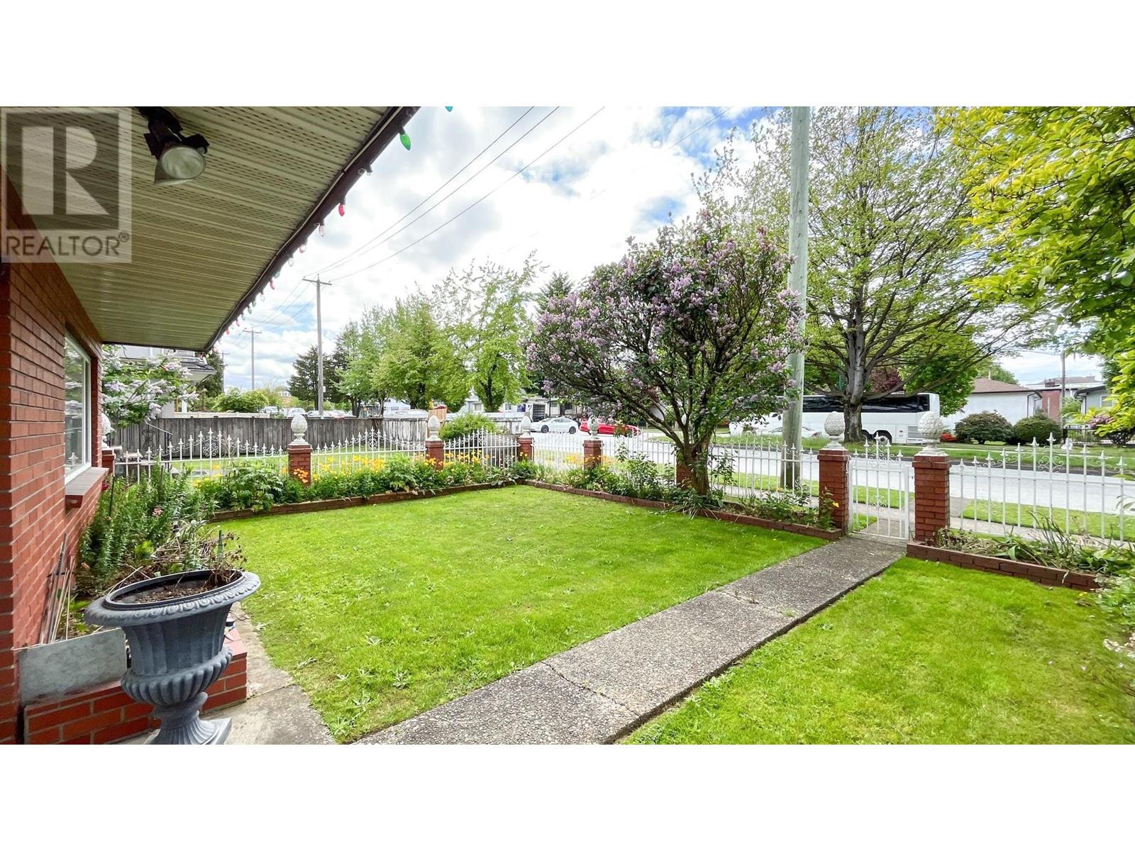 4266 Boundary Road, Burnaby, British Columbia  V5R 2M9 - Photo 2 - R3005765