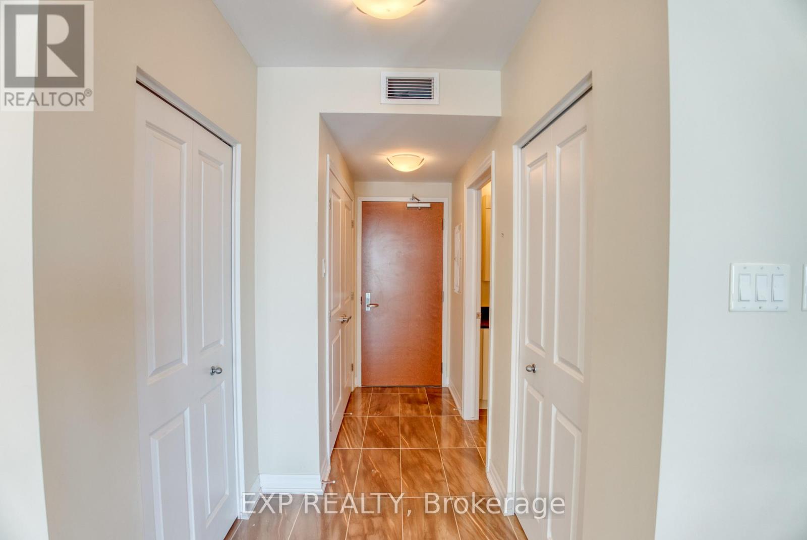 2508 - 195 Besserer Street, Ottawa, Ontario  K1N 0B6 - Photo 2 - X12164258