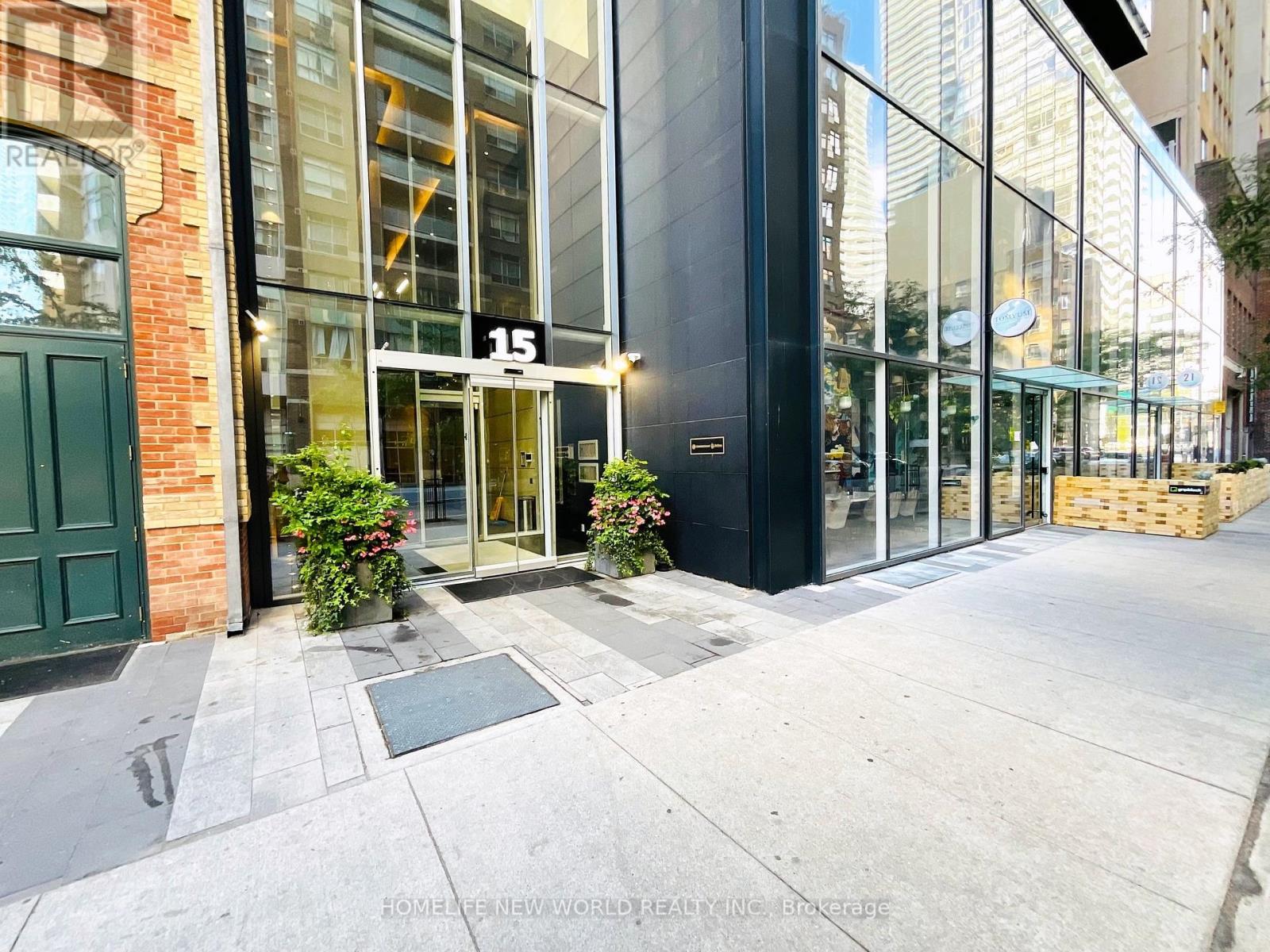 511 - 15 GRENVILLE STREET, Toronto, Ontario