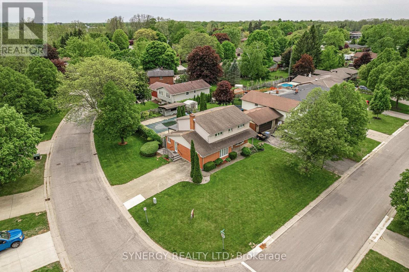 208 Lamore Crescent, Strathroy-Caradoc, Ontario  N7G 2C1 - Photo 2 - X12086518