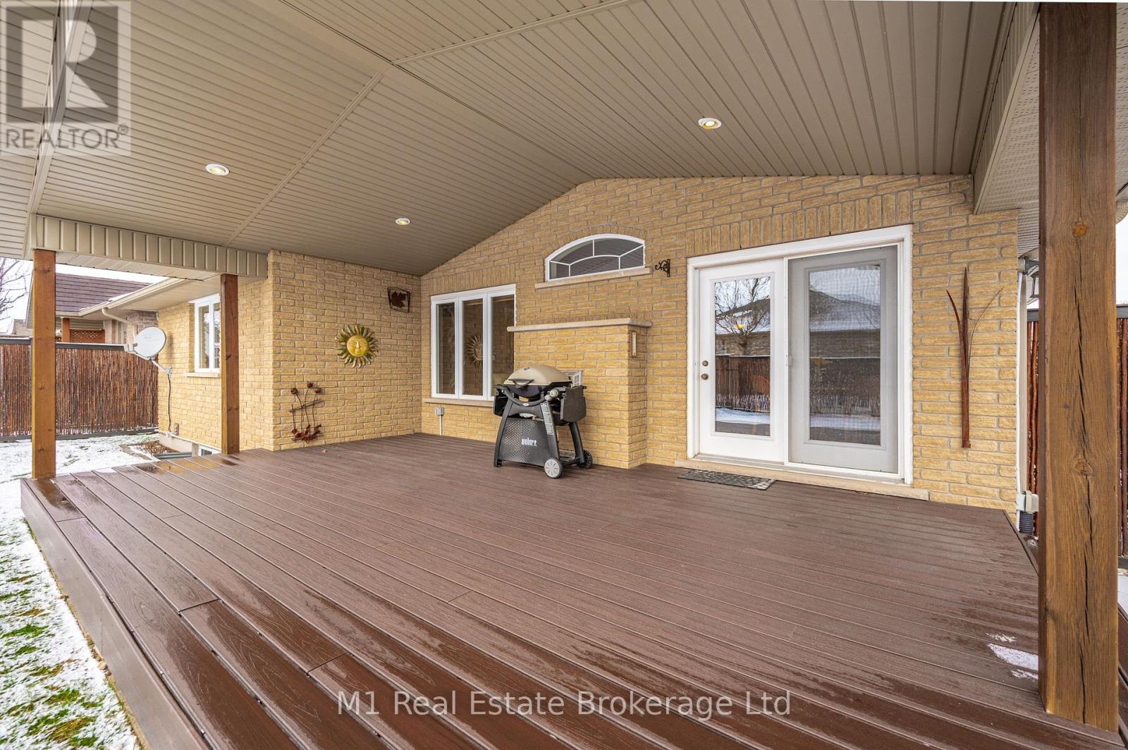 104 Keating Drive, Centre Wellington, Ontario  N0B 1S0 - Photo 36 - X12164259