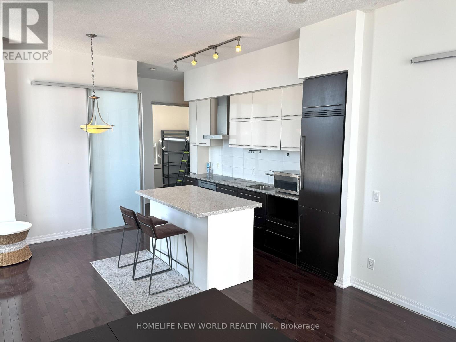 Ph206 - 770 Bay Street, Toronto, Ontario  M5G 1N6 - Photo 4 - C12164270
