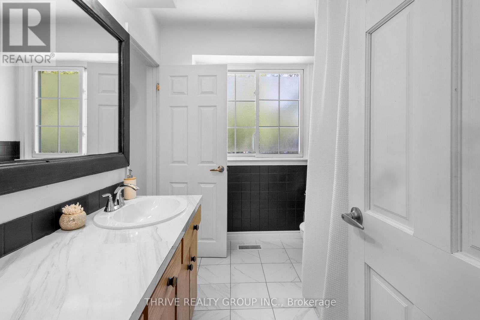 808 Westbury Crescent, London South, Ontario  N6J 3C7 - Photo 12 - X12149618