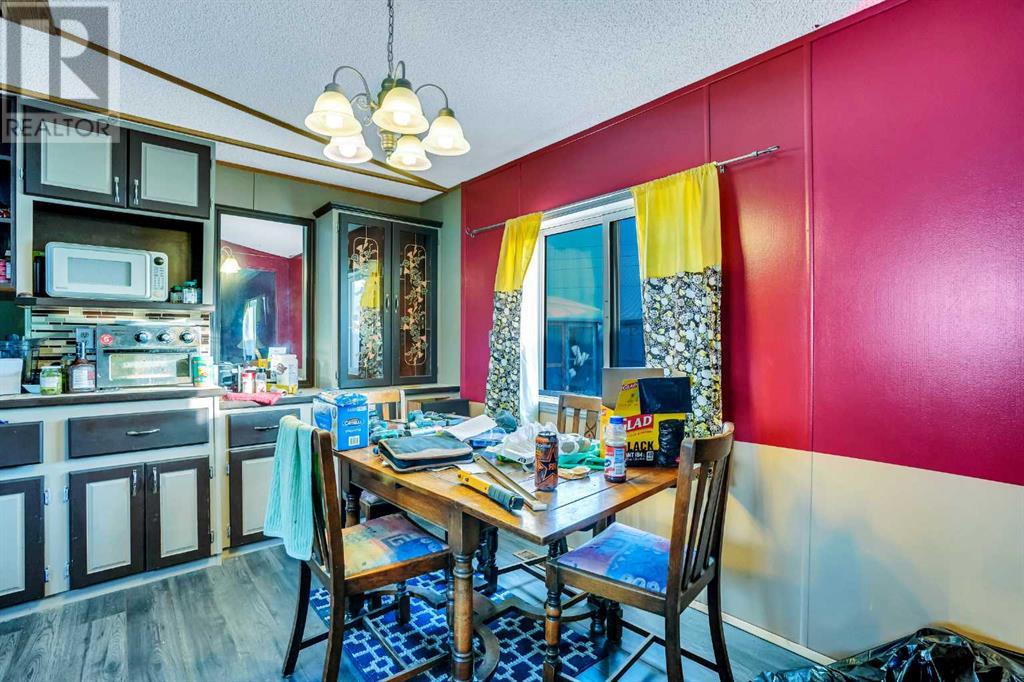 210 Erin Woods Circle Se, Calgary, Alberta  T2B 3E1 - Photo 11 - A2204878