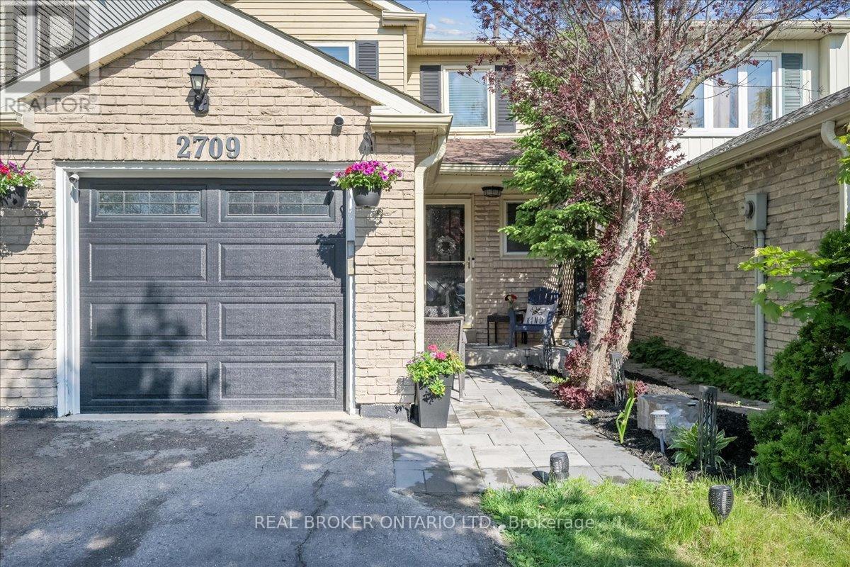 2709 Romark Mews, Mississauga, Ontario  L5L 2Z4 - Photo 2 - W12164275