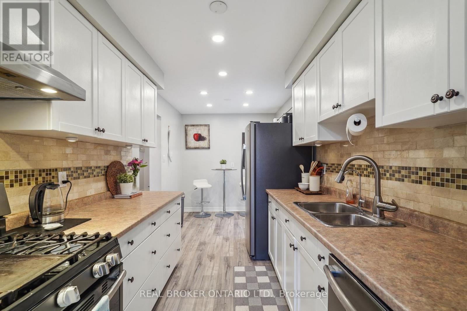 2709 Romark Mews, Mississauga, Ontario  L5L 2Z4 - Photo 8 - W12164275