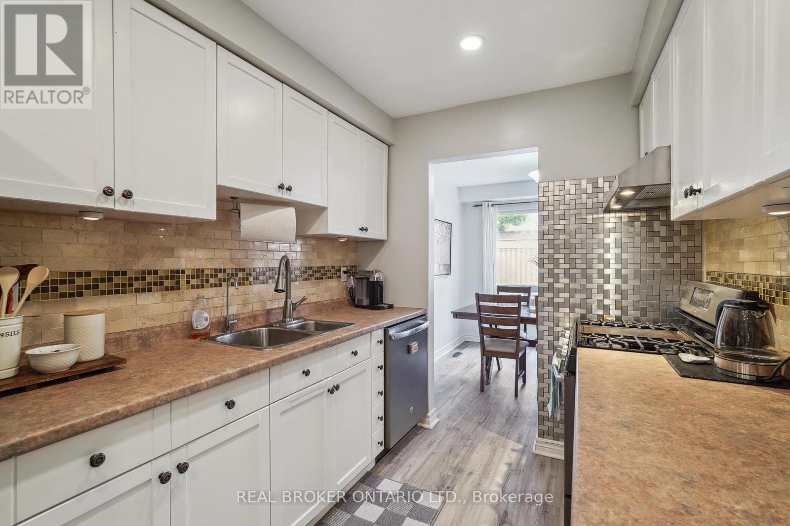2709 Romark Mews, Mississauga, Ontario  L5L 2Z4 - Photo 9 - W12164275