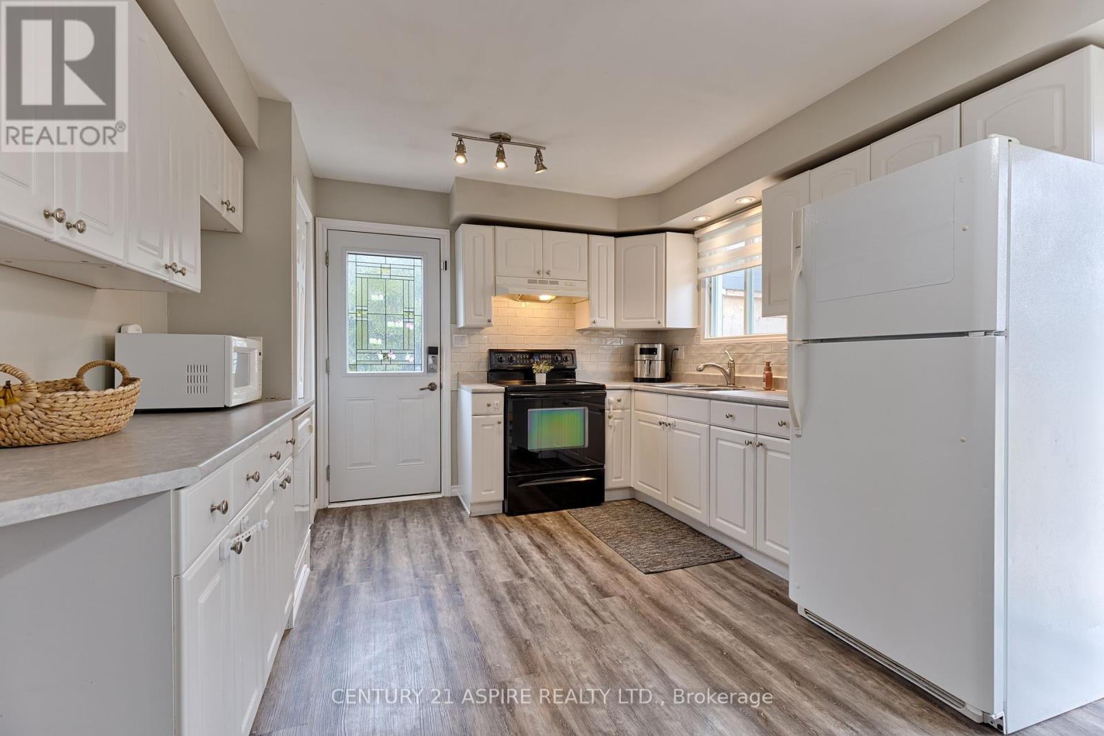 83 Hemlock Street, Petawawa, Ontario  K8H 3C3 - Photo 10 - X12106292