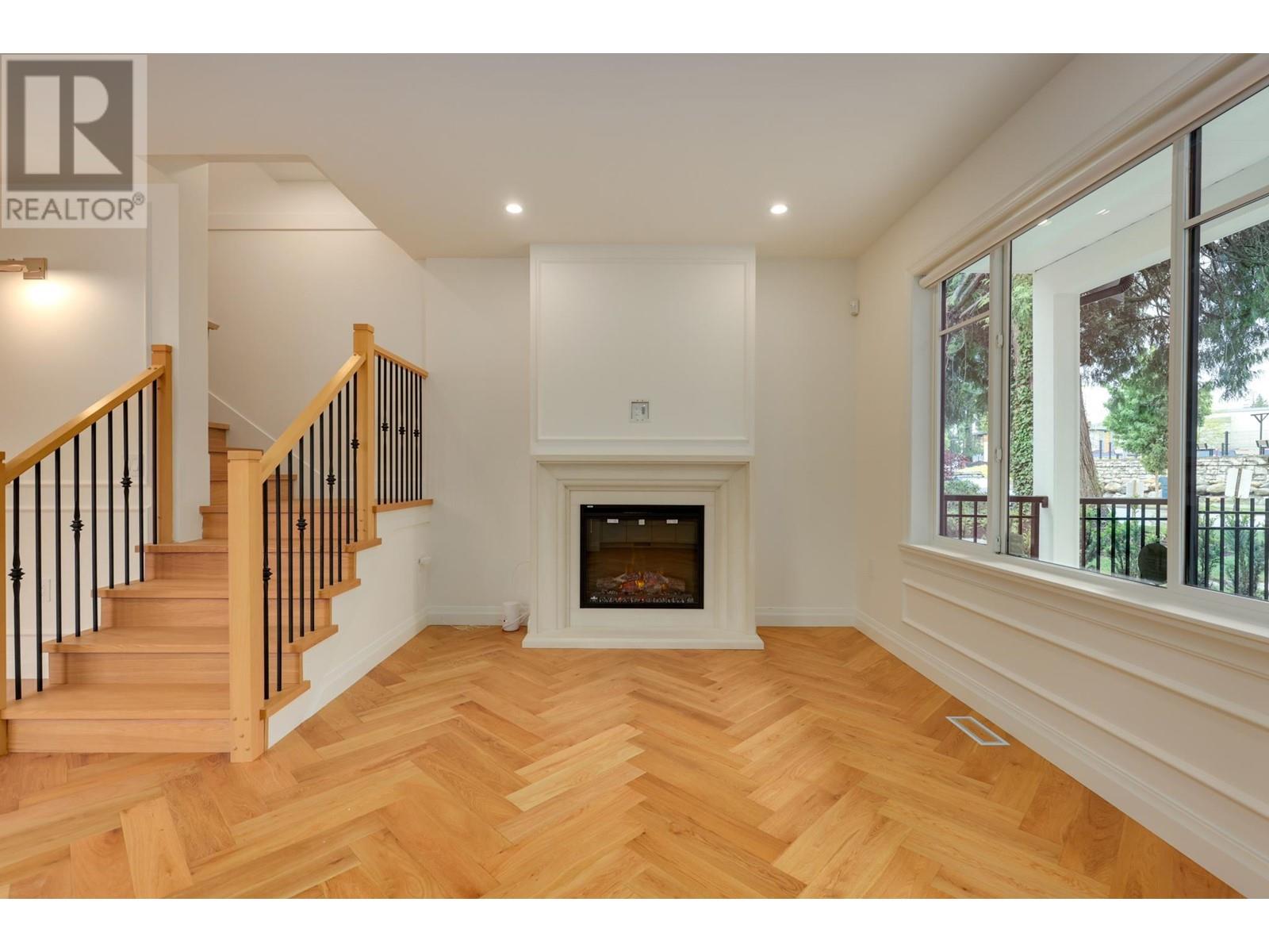 259 E 23rd Street, North Vancouver, British Columbia  V7L 3E4 - Photo 2 - R3005790