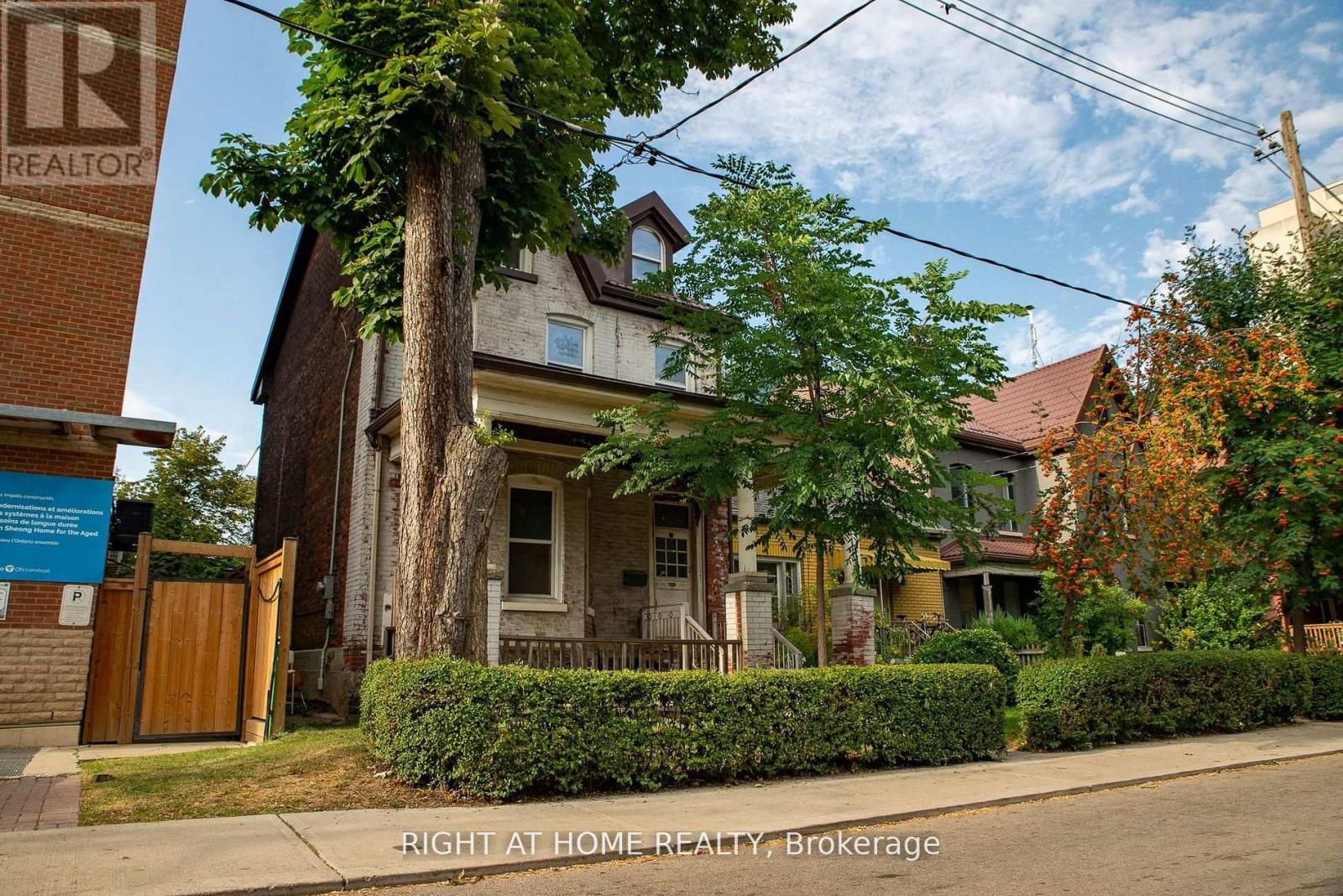 Property at 28 D'ARCY STREET image 2