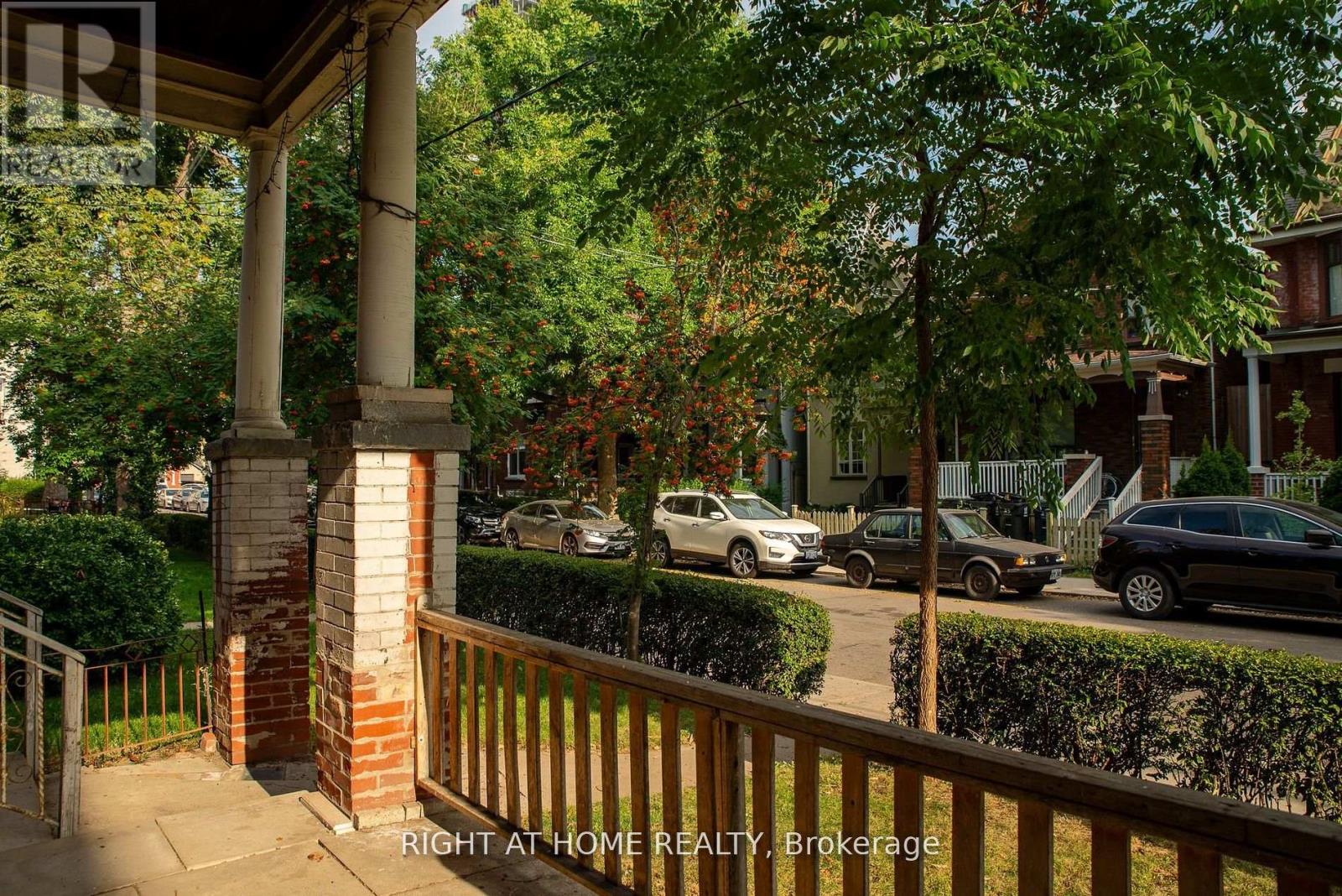 28 D'arcy Street, Toronto, Ontario  M5T 1J7 - Photo 4 - C12164292