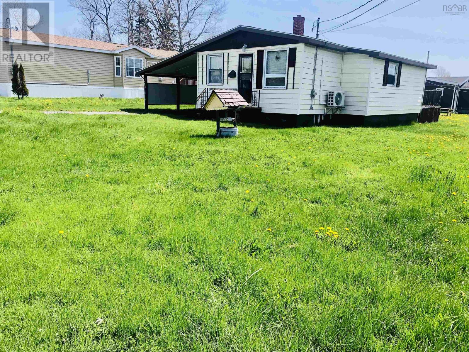 5 Bugden Street, Sydney Mines, Nova Scotia  B1V 1Z8 - Photo 2 - 202511667