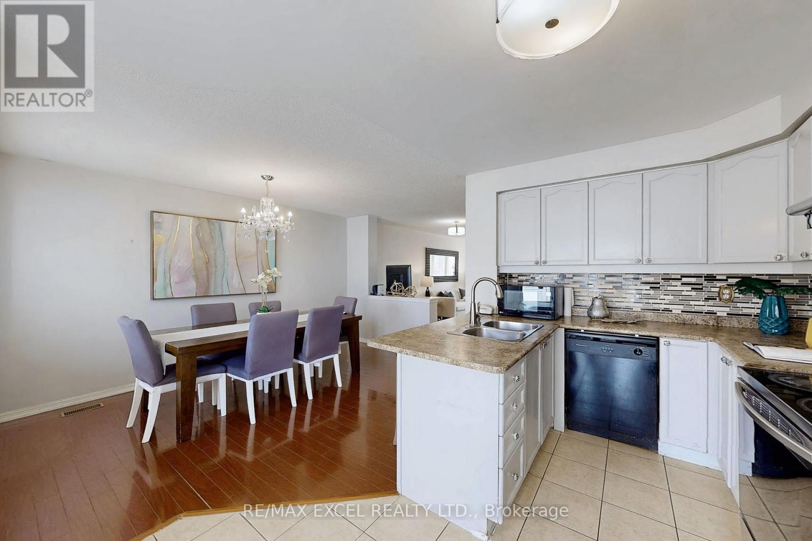 52 Morning Dove Drive, Markham, Ontario  L6B 1L2 - Photo 12 - N12164281