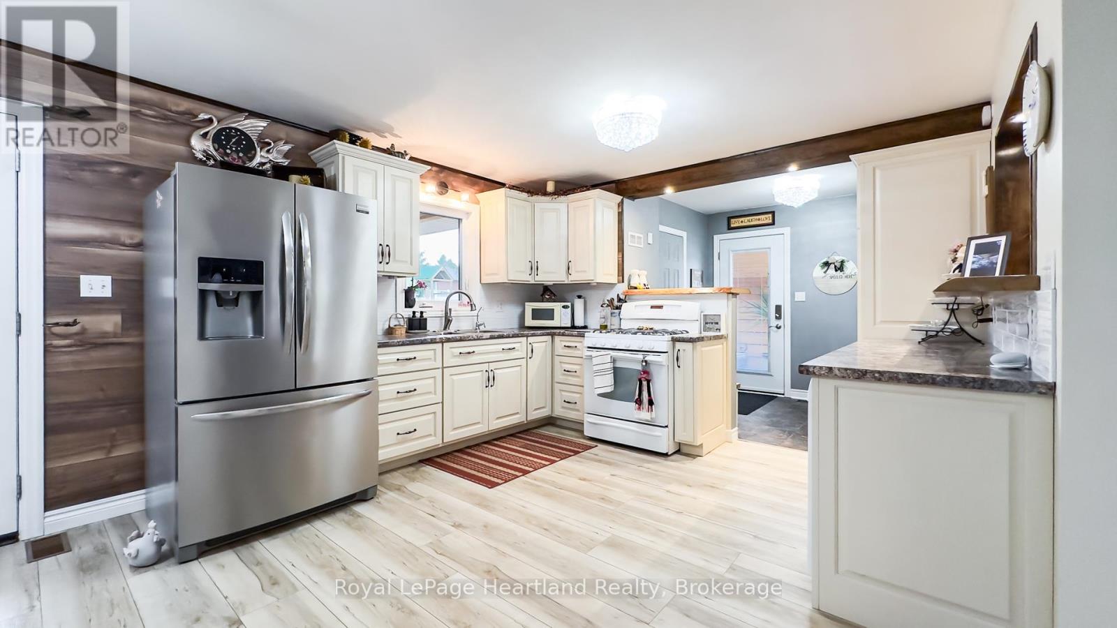 30 North Street, Huron East, Ontario  N0K 1G0 - Photo 5 - X12161110