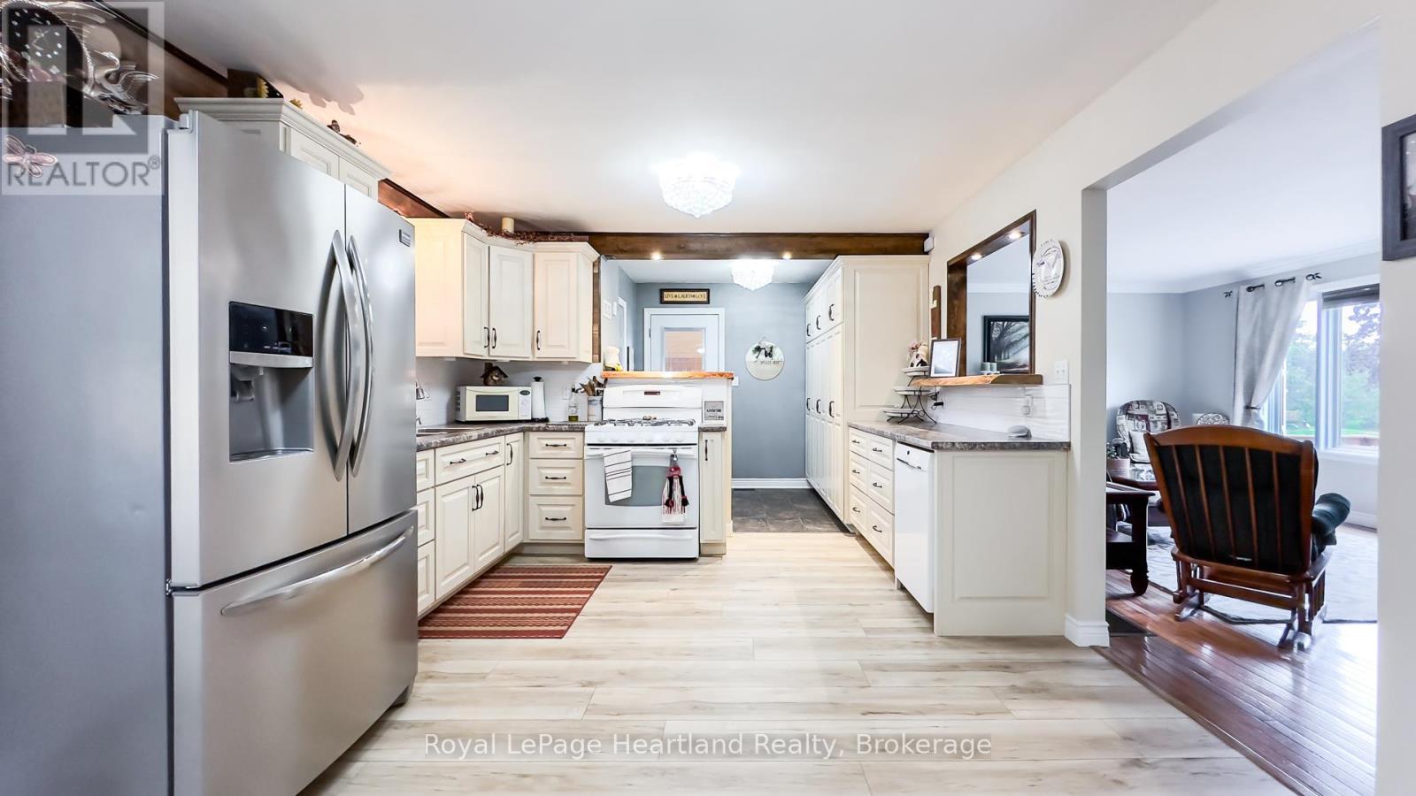30 North Street, Huron East, Ontario  N0K 1G0 - Photo 6 - X12161110
