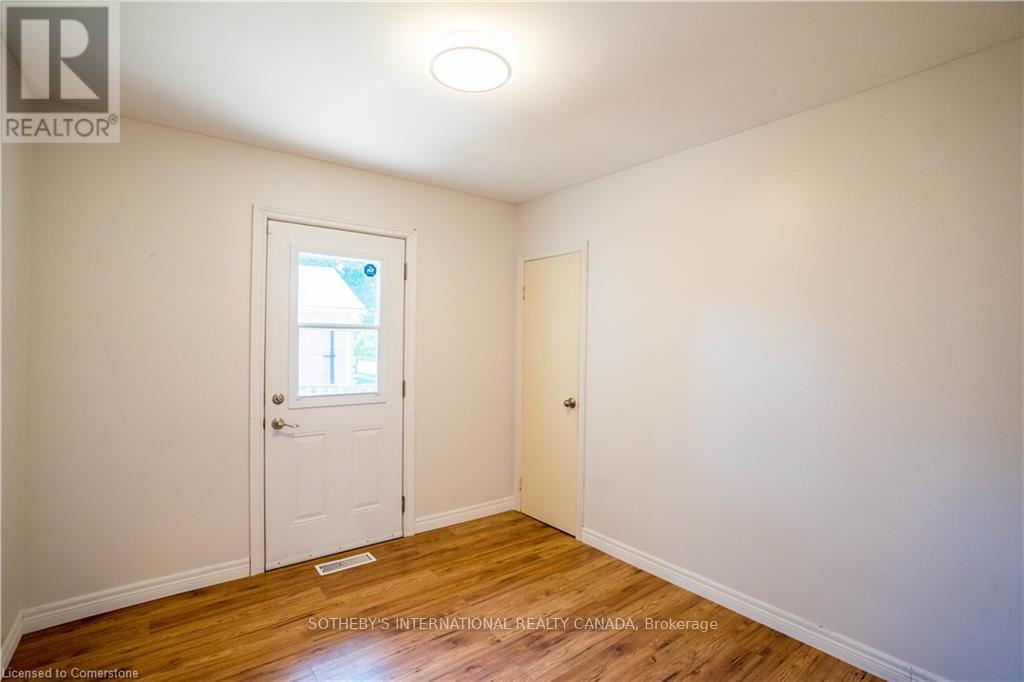 79 Ellis Crescent S, Waterloo, Ontario  N2J 2B7 - Photo 11 - X12164288