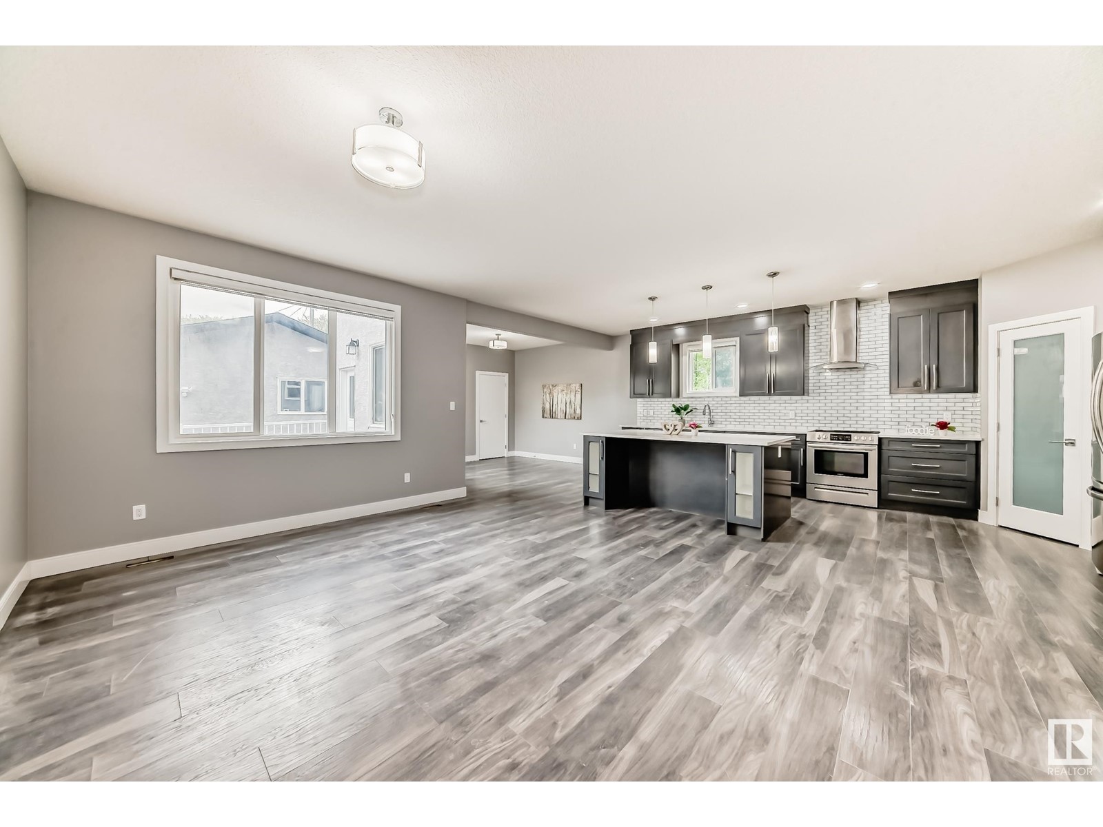 Property at 11929 70 ST NW image 1