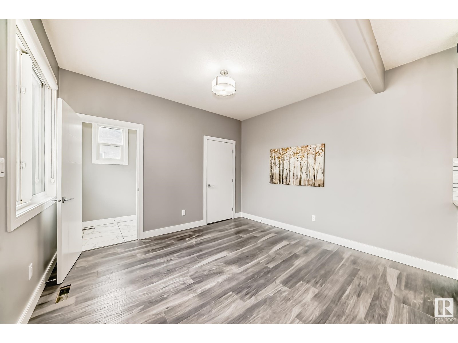 Property at 11929 70 ST NW image 5