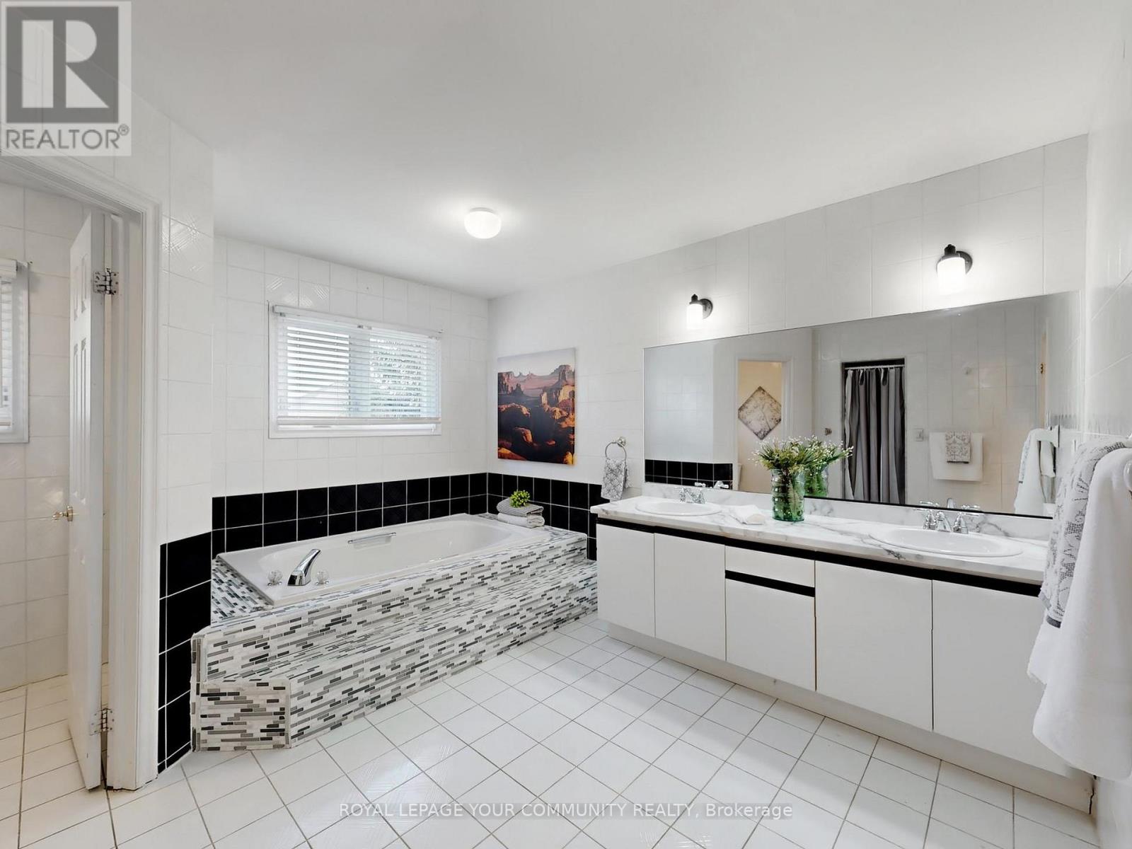 123 Kingsnorth Boulevard, Vaughan, Ontario  L4L 8J6 - Photo 26 - N12164314