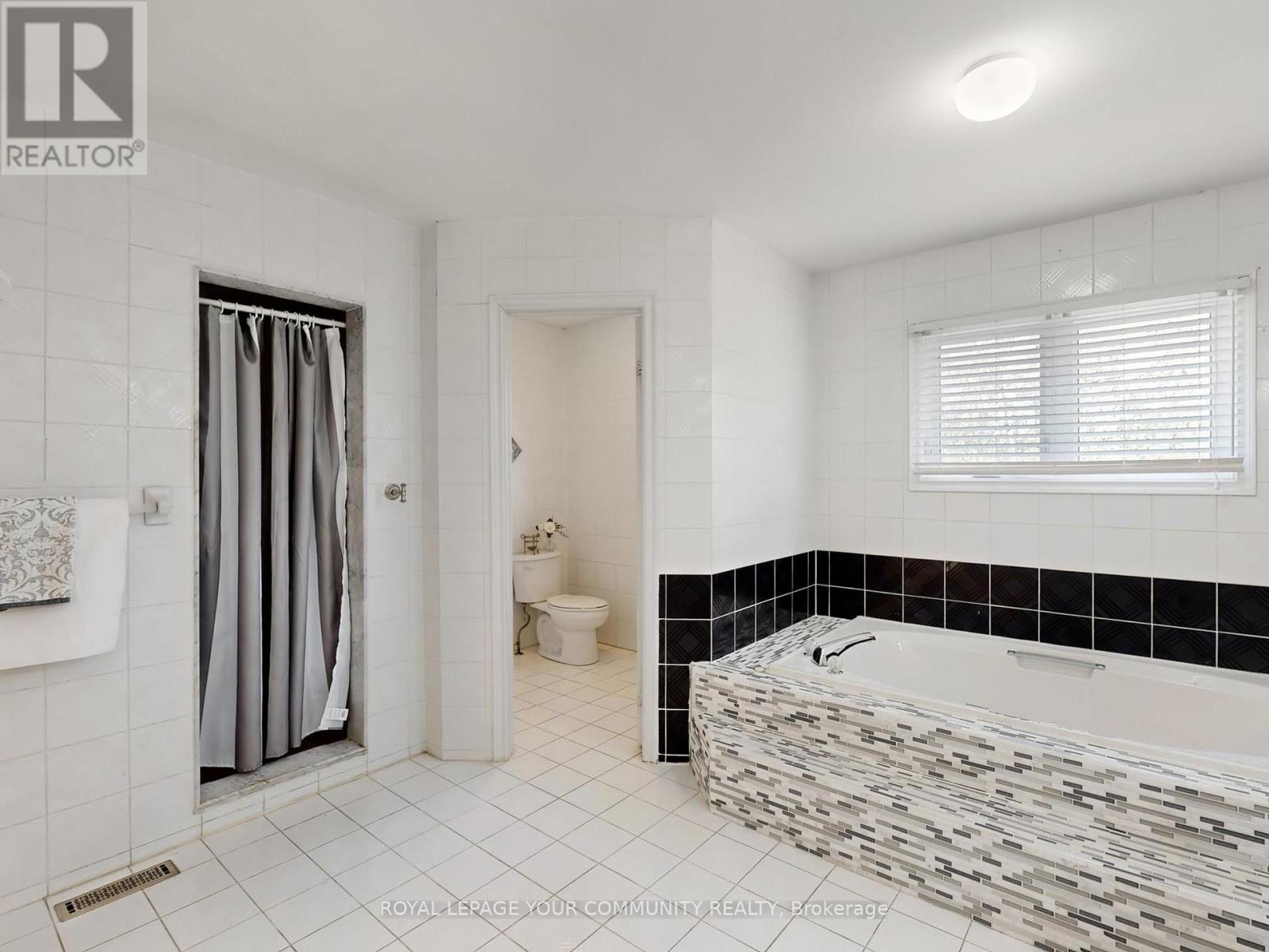 123 Kingsnorth Boulevard, Vaughan, Ontario  L4L 8J6 - Photo 27 - N12164314