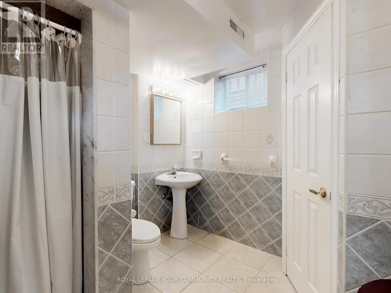 123 Kingsnorth Boulevard, Vaughan, Ontario  L4L 8J6 - Photo 38 - N12164314