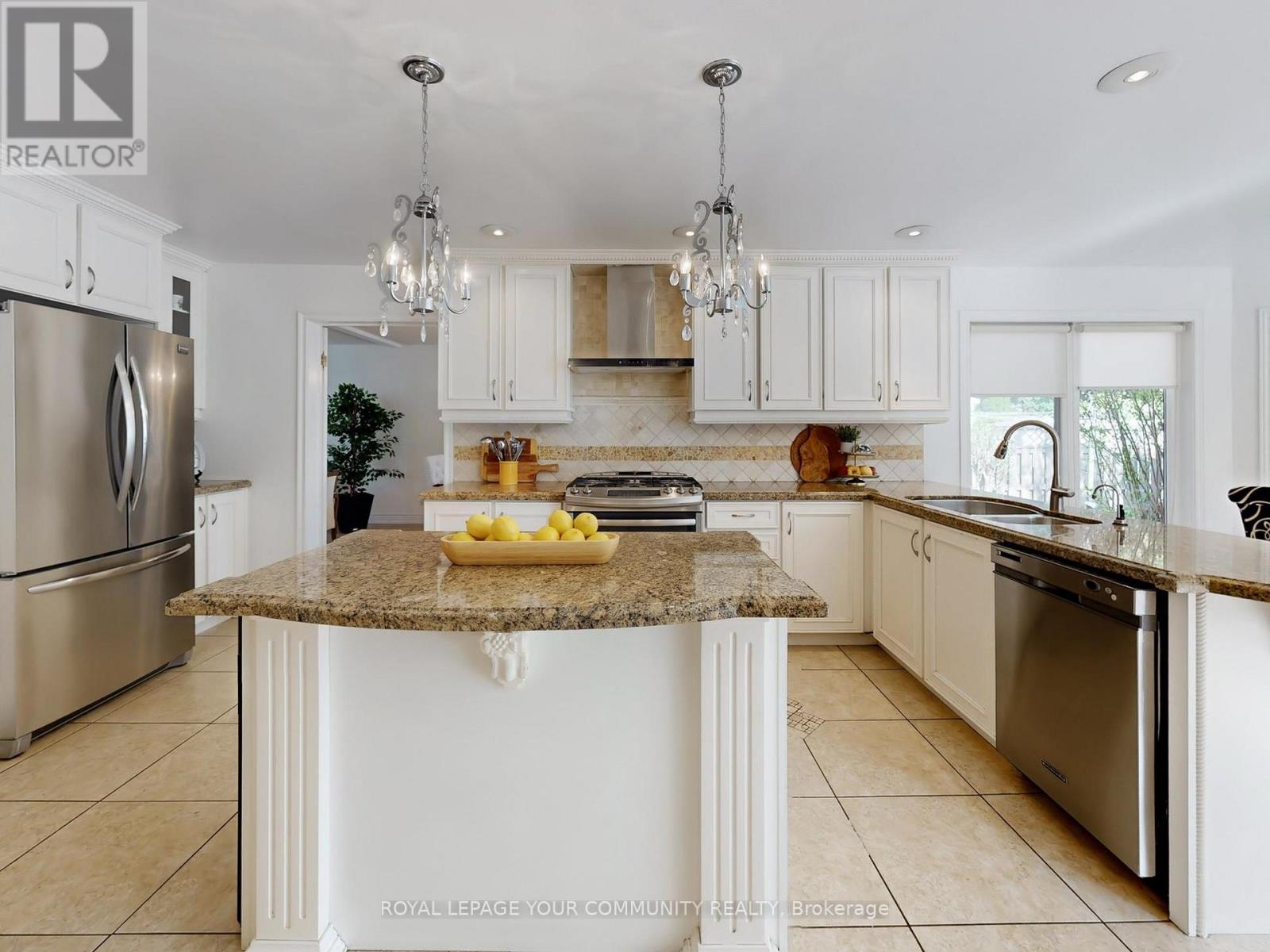 123 Kingsnorth Boulevard, Vaughan, Ontario  L4L 8J6 - Photo 8 - N12164314