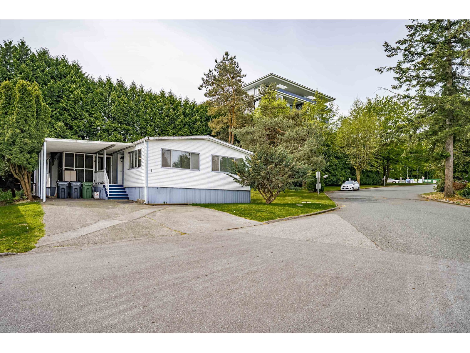 Property at 1 8220 KING GEORGE BOULEVARD image 2