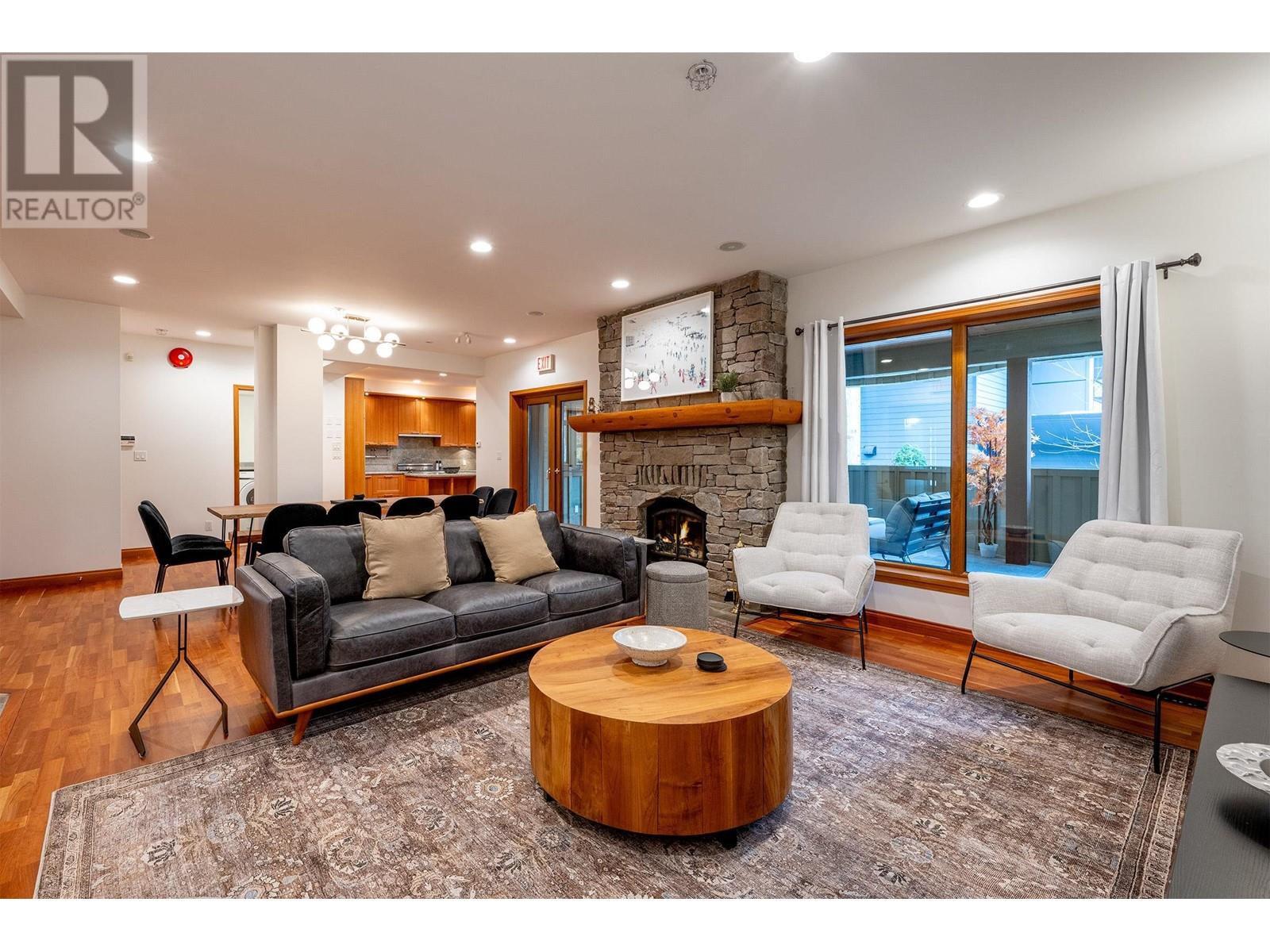 3012 Alpine Crescent, Whistler, British Columbia  V8E 0B8 - Photo 2 - R3005304