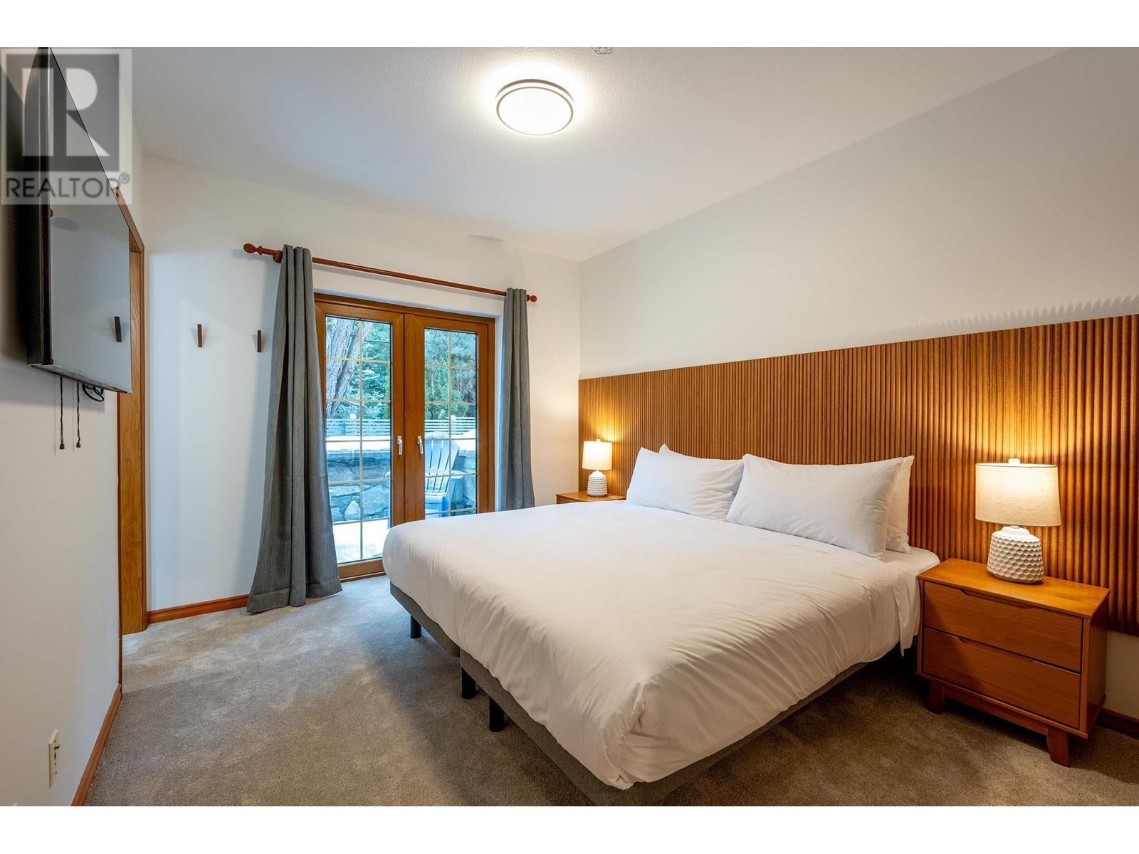 3012 Alpine Crescent, Whistler, British Columbia  V8E 0B8 - Photo 3 - R3005304