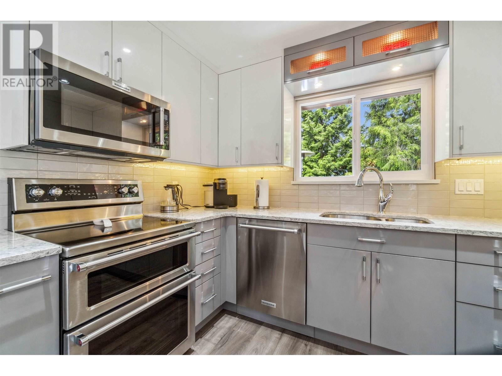 2761 Pilot Drive, Coquitlam, British Columbia  V3C 3T6 - Photo 5 - R3005807