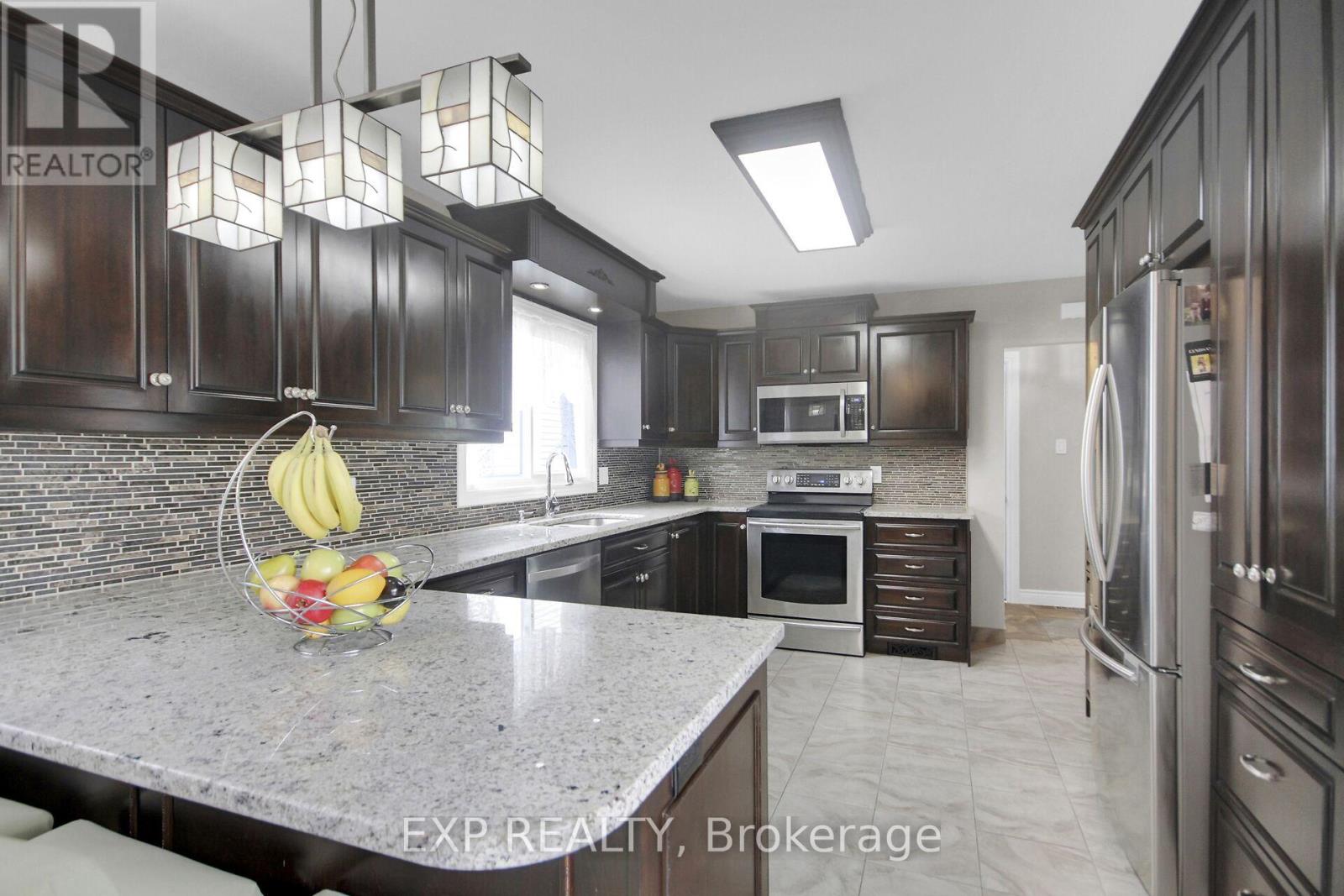 2001 Neepawa Avenue, Ottawa, Ontario  K2A 3L4 - Photo 24 - X12161094