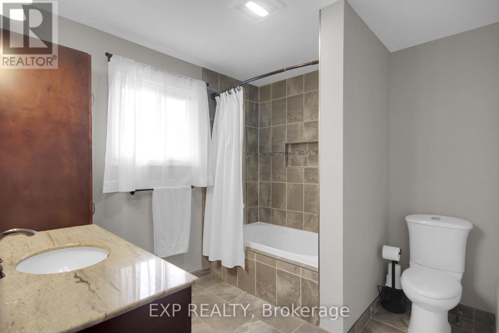 2001 Neepawa Avenue, Ottawa, Ontario  K2A 3L4 - Photo 39 - X12161094