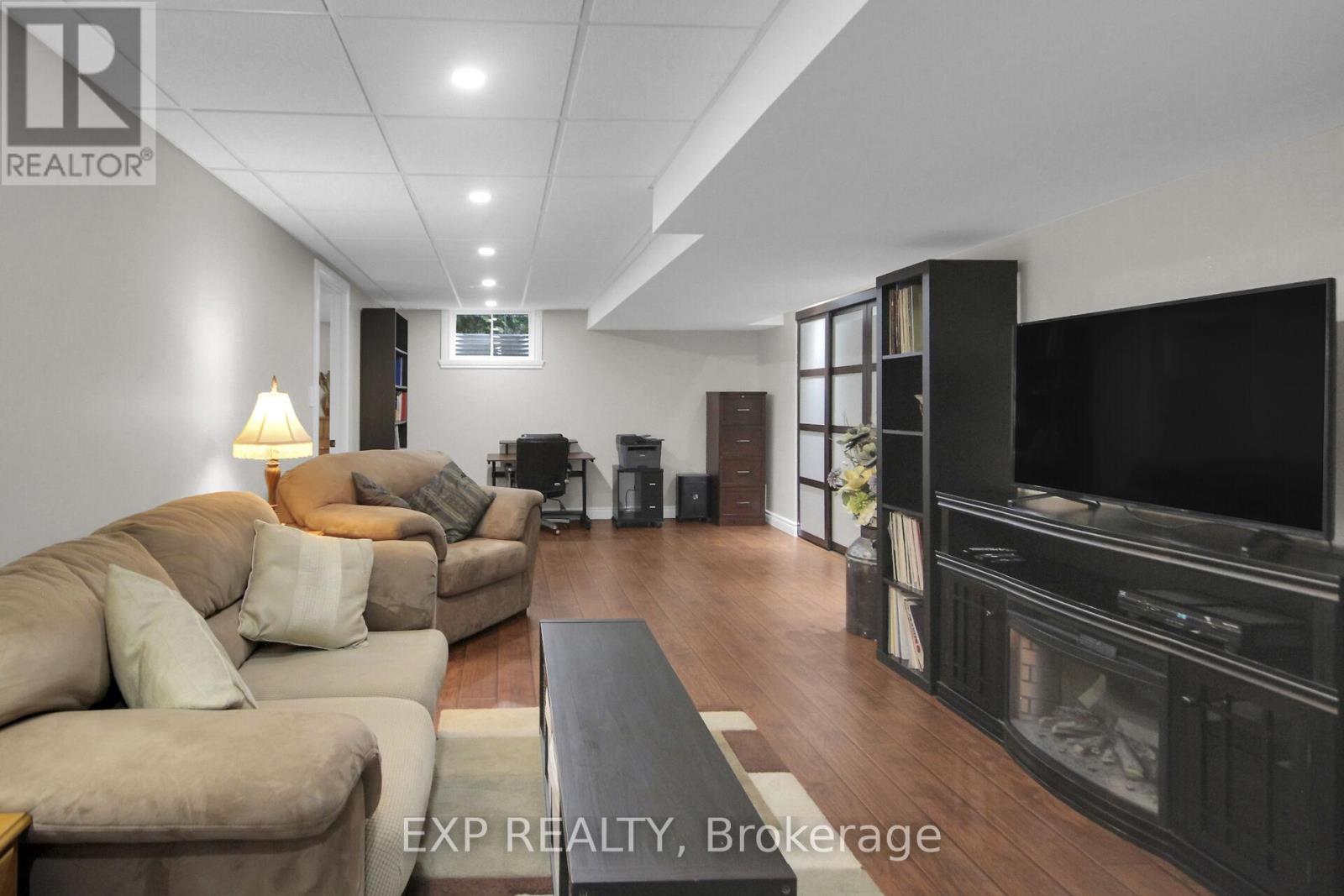 2001 Neepawa Avenue, Ottawa, Ontario  K2A 3L4 - Photo 43 - X12161094