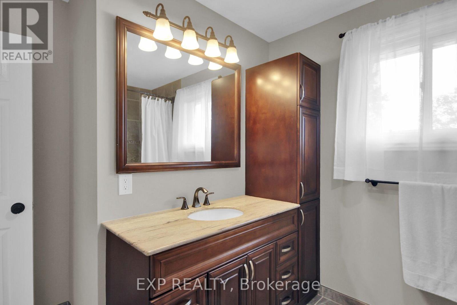 2001 Neepawa Avenue, Ottawa, Ontario  K2A 3L4 - Photo 40 - X12161094