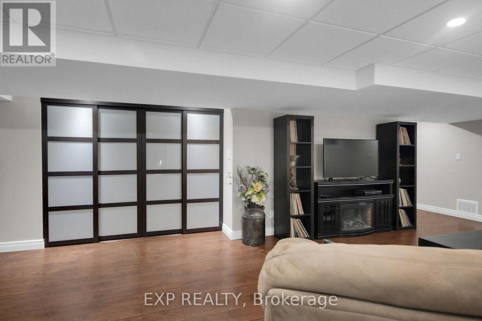 2001 Neepawa Avenue, Ottawa, Ontario  K2A 3L4 - Photo 47 - X12161094
