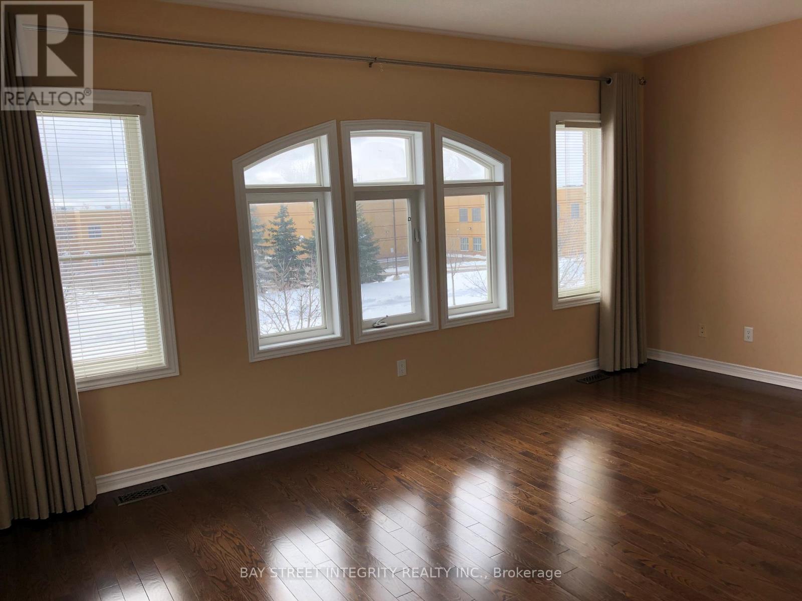 88 Toporowski Avenue, Richmond Hill, Ontario  L4S 2V6 - Photo 4 - N12164320
