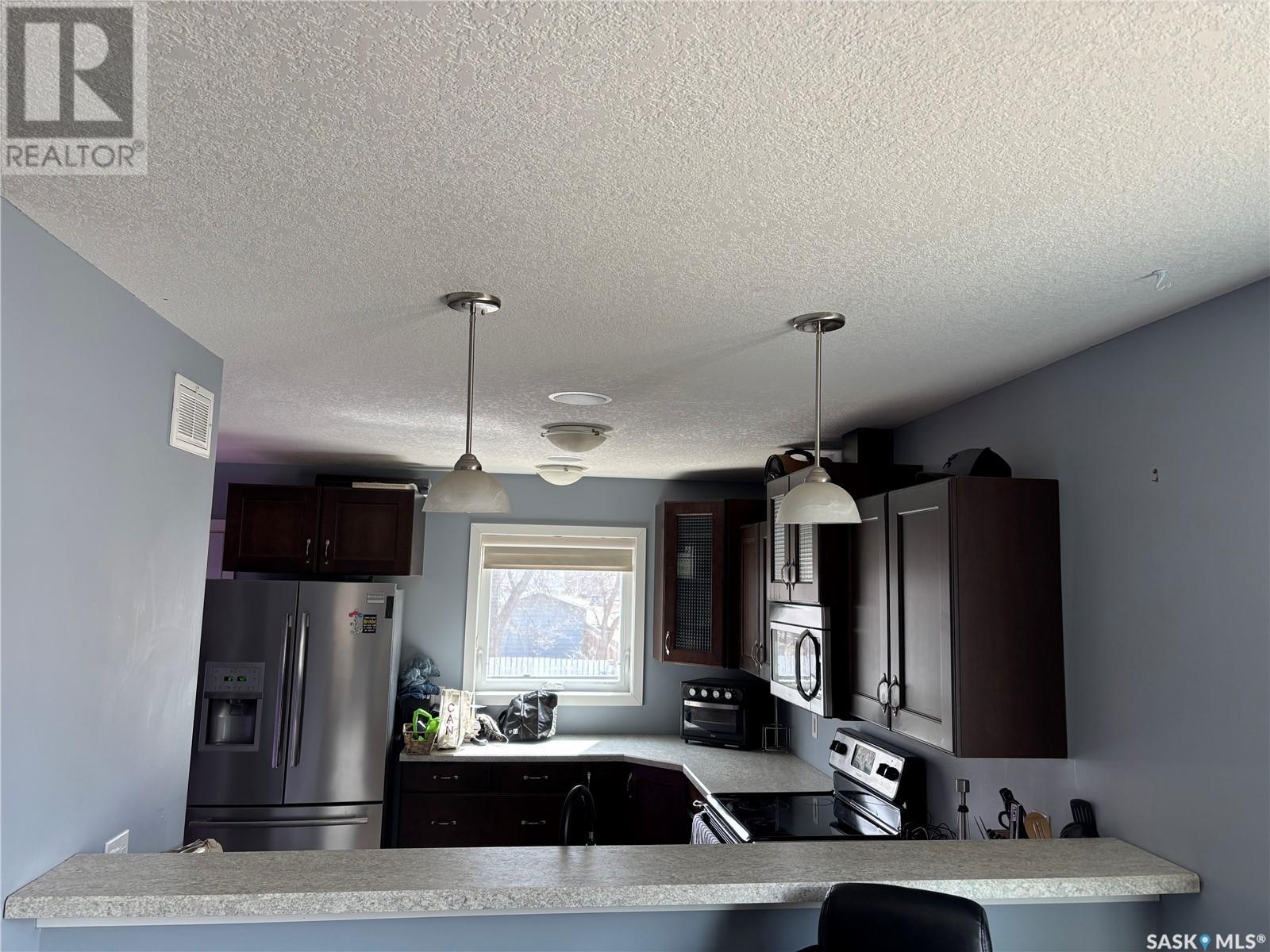 802 Park Avenue, Weyburn, Saskatchewan  S4H 0K2 - Photo 6 - SK006706