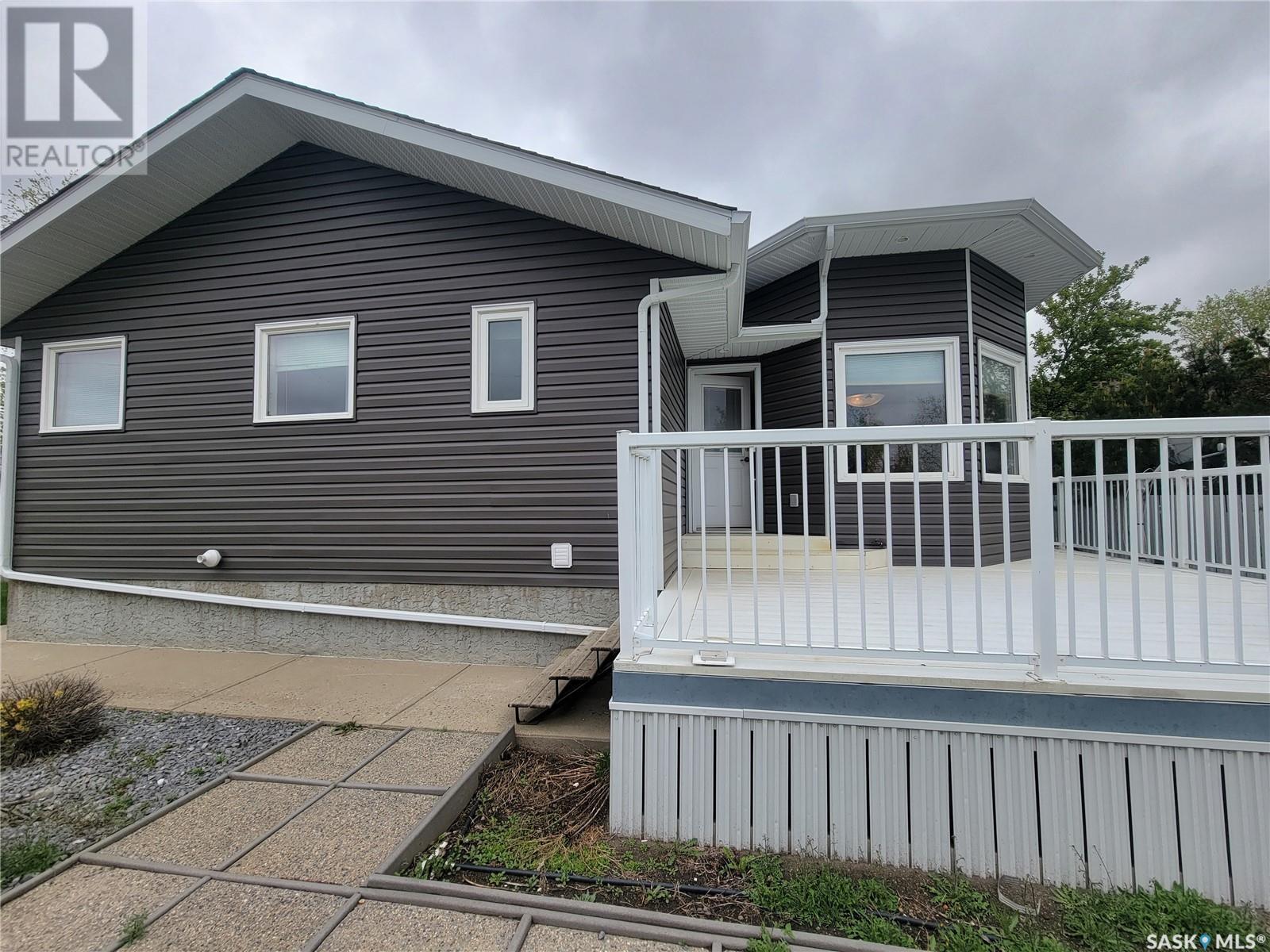 5002 Mirror Drive, Macklin, Saskatchewan  S0L 2C0 - Photo 45 - SK978335