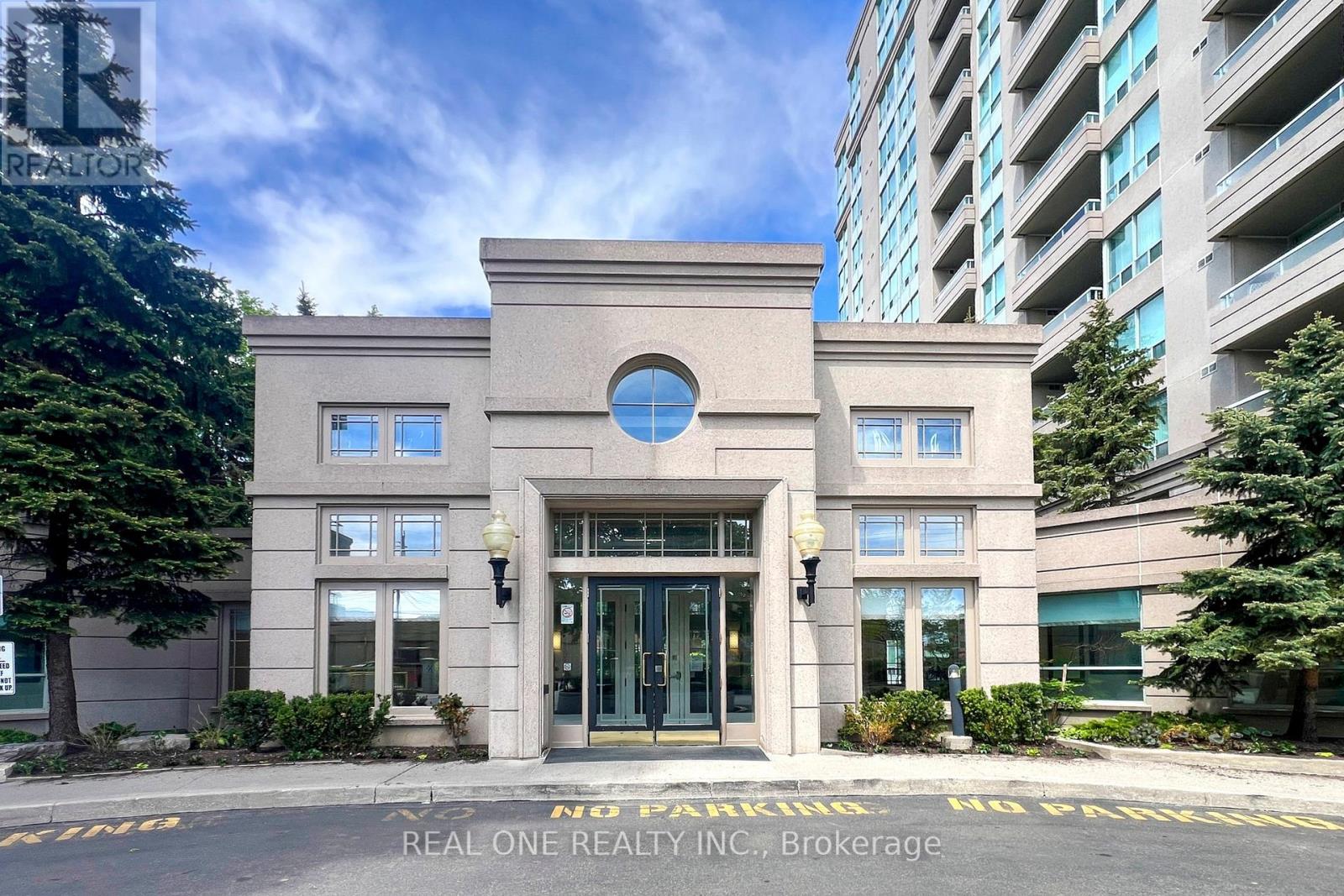 <div class="slider-price">$848,000</div><p>101 - 8 Covington Road, Toronto, Ontario</p>
