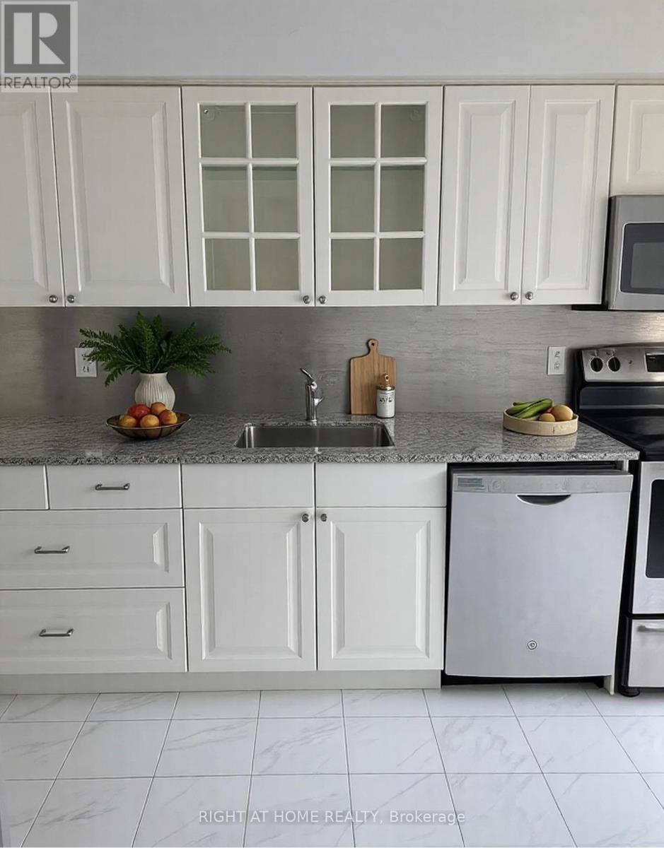 104 Farm Greenway, Toronto, Ontario  M3A 3M2 - Photo 3 - C12075140