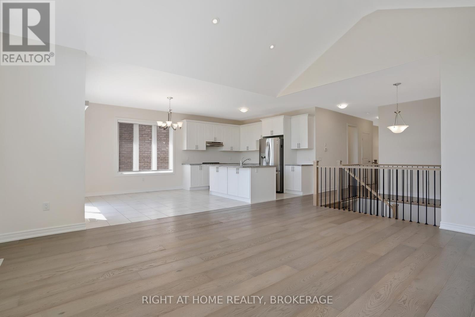19 Robarts Drive, Hamilton, Ontario  L9K 0H5 - Photo 12 - X12164330