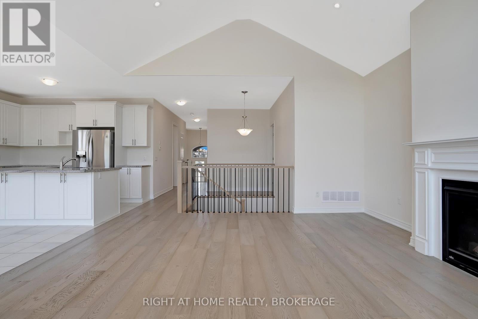 19 Robarts Drive, Hamilton, Ontario  L9K 0H5 - Photo 13 - X12164330